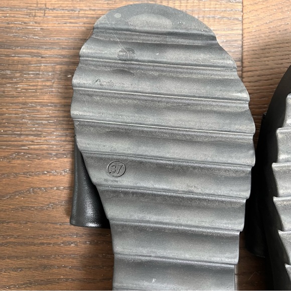 Black L’Intervalle Sandals - Picture 9 of 10